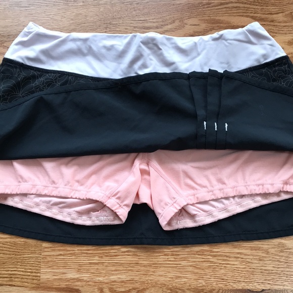Lululemon tennis skirt - Picture 3 of 4